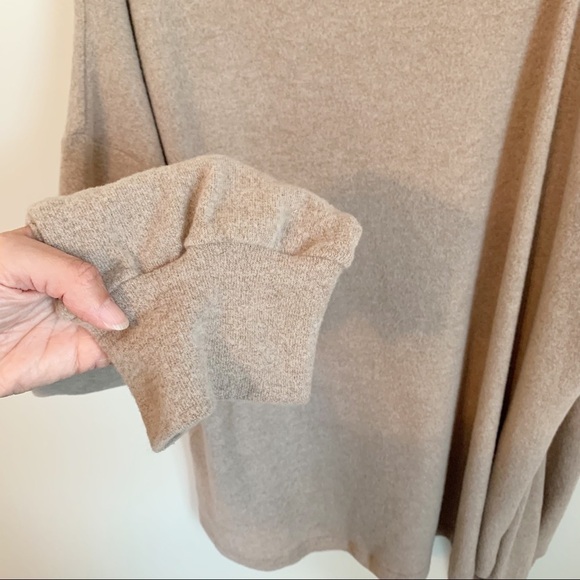 Perfectly Priscilla SHES PERFECT Taupe Knit Pearl Open Shoulder Sweater Plus 1XL - Picture 4 of 8